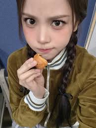 Carmen weverse update 🤍 " "Ayo makan bungeo-ppang bersama!!!! 😋🩷" . . .  -🪽 --------------------------------------------------------- ©® 🍬follow  @seputar.carmen 🍬 repost cantumkan cr ...