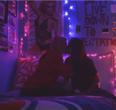 I Don T Wanna Be Your Friend I Wanna Kiss Your Lips The 1975 Pin By Aurelia Raelyn Vega On Pasta Da Summer In 2020 Lesbian Girlfriend Goals Cute Lesbian Couples