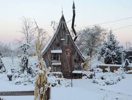 Case In Stile Film Di Tim Burton Le Straordinarie Opere In Legno Di Dan Pauly Foto Capanne Rustiche Piccola Cabina Baite