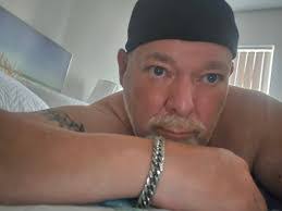 Frank Reteguiz's Instagram, Twitter & Facebook