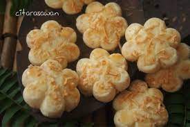 I remember that kuih bangkit is a must for chinese new year and every house that you visit, you will sure to find it…(get kuih bangkit rcipe after the jump). Biskut Bangkit Cheese Resepi Terbaik
