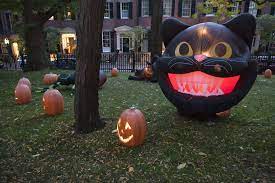A perfect addition to any sitting room or. Inflatable Lawn Decorations Are A Blight And Should Be Banned