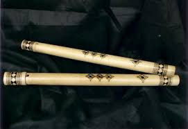 Beberapa nama alat musik tradisional sumatera barat tersebut antara lain sebagai berikut; Mengenal 15 Alat Musik Tradisional Sumatera Barat