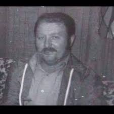 Can someone please make this pic clearer and into colour please??🤞🙏