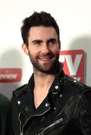 Pop rock grubu maroon 5'ın ana vokalistidir.amerikan yetenek yarışması the voice'un jüri üyelerinden biridir. American Horror Story Lures Adam Levine