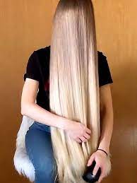 Video Very Healthy Long Blonde Hair In Front Of Her Face Blonde Hair In Front Long Hair Styles Long Hair Play