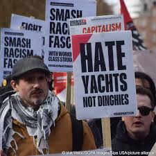 Demonstrations against the far-right and their influence on governmental  migration policies around the world took place in several cities across  Europe and the UK, including in London on Saturday (March 28). Organizers