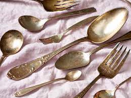 Now use this dilute solution with your silverware to make it shine again as good as new. The Best Way To Clean Polish Silver Baking Soda And Aluminum Foil Method Apartment Therapy