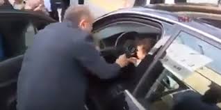 Katil kanak kanak untuk kanak kanak lelaki 62 gambar katil di bilik untuk kanak kanak berumur 4 10 tahun pilih set bilik tidur dalam bentuk kapal terbang untuk 6 7 tahun. Kanak Kanak Ini Terperangkap Di Dalam Kereta Bersama Kunci Kereta Saksikan Bagaimana Dia Menyelamatkan Dirinya Berita Steady