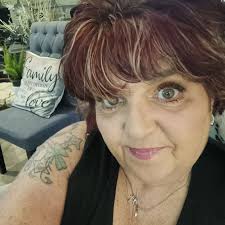 Where is the new bin store located and what are their hours in Derby, KS?