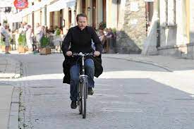 Father matthew) is a polish television drama series, which has aired on tvp1 since november 11, 2008. Zmiana W Serialu Ojciec Mateusz Co Z Premierowymi Odcinkami