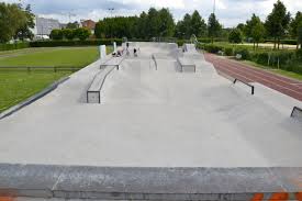 Mike hottelet arnaud crombain viktor de coen igor viaene jeremy couton kenny vermeulen. Skatepark De Bres Stad Halle
