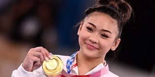 Sunisa Lee hereda la corona de su compatriota Simone Biles