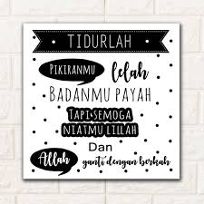 Kamu bisa membuat hiasan dinding kamar memakai poster atau majalah bekas sesuai tokoh kesukaan, bisa kartun, grup band, atau aktor. Dapatkan Inspirasi Untuk Poster Dinding Kamar Koleksi Poster