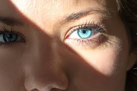 You may notice how small their pupils look, limiting how much light enters their eyes. How Does Bright Light Affect Your Vision In Chicago