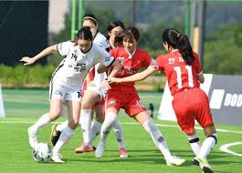 11명의 선수 중 한 명은 골키퍼이며 나머지 10명은 아웃필드 선수라고 한다. ì´ì§„ì†¡ì˜ ì•„ë‹ˆ ê·¼ë° ì—¬ìžê°€ ë¬´ìŠ¨ ì¶•êµ¬ëƒê³  ì´ ì¢‹ì€ ê²ƒ ì„ ê°€ë¥´ì³ ì¤€ ì ì€ ìžˆê³  ê²½í–¥ì‹ ë¬¸