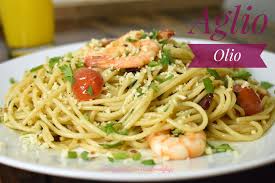 Nama asal bagi spaghetti ini adalah spaghetti aglio olio e peperoncino. Aglio Olio Bersama Udang Buat Orang Lapo