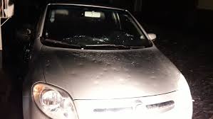 Saiba como recuperar os danos no seu carro n. Carros Janelas E Telhados Danificados Chuva De Granizo Espalha Estragos