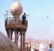 قديما قبل أختراع مكبرات الصوت كان يصعد المؤذن أعلى قمة المسجد للمأذنة ويقوم بالأذان وكان ي شترط عند اختيار المؤذن أن يكون أعمى لكي لا lamp post structures