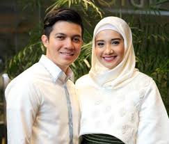 Bahkan dalam pesta pernikahan, bisa jadi kamu dan pasangan lebih menarik perhatian tamu yang datang. Kompak Banget Ini Inspirasi Baju Kondangan Hijab Couple Ala Zaskia Sungkar Dan Irwansyah