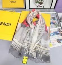分类 Lv 路易威登 Gucci 古奇 Prada Chanel 爱马仕 围巾 更多款式请看朋友圈 下的相册 又拍图片管家 Fendi Scarf