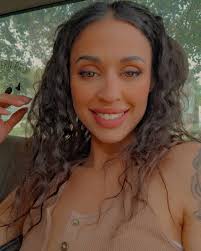 Lacey Solis (@laceybreanna_) • Instagram photos and videos