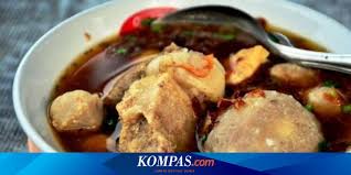 Makanan khas jawa timur yang terkenal di antaranya adalah bakso malang, rawon, dan tahu campur lamongan. Bakso Sumsum Tulang Sapi Pak Rimin Hanya Sejam Langsung Ludes
