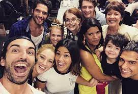 25 Photos That Will Make You Love The Jane The Virgin Cast Even More Jane The Virgin Casting Pics Jane And Rafael