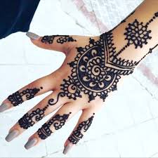 Halo teman, pada kesempatan kali ini kami akan membagikan informasi keren seputar lukisan inai tangan corak henna simple. Tattoo Uploaded By Savannah Hand Henna Hennaart Beautattoo Happy Black Vintage Women Sad 276203 Tattoodo