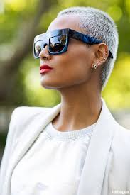 50 coupes inspirées pour cheveux crépus. Cheveux Gris 11 Superbes Coiffures Pour Femmes Noires De 50 Ans Afroculture Net