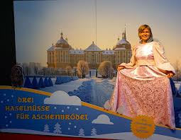 Drei haselnüsse für aschenbrödel (auch. Marchenhaft Drei Haselnusse Fur Aschenbrodel Die Ausstellung Reiseblog Viermal Fernweh