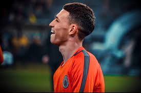 View the player profile of manchester city midfielder phil foden, including statistics and photos, on the official website of the premier league. Manchester City Ex Barca Star Schwarmt Von Phil Foden Vergleich Mit Andres Iniesta