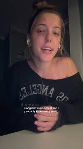 Sienna Lynn's Instagram, Twitter & Facebook