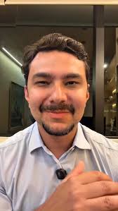 A paralisia facial pode surgir de forma súbita e impactar não apenas a  estética, mas também funções essenciais como o sorriso, a fala e o  fechamento dos olhos., Cada caso é único e exige uma avaliação ...