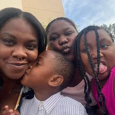 🥰 I'd love to capture your sweet memories too!!