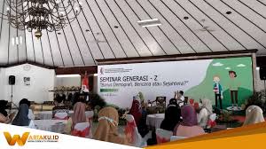 Anggota dprd pamekasan mengkritik penggunaan seragam asn di pamekasan bergambar wajah seragam baru itu dijual kepada seluruh asn di kabupaten pamekasan dengan harga rp 220.00 oleh sebab itu, kata suli, kepala daerah jangan sembarangan membuat aturan tentang seragam asn. Pekan Hari Kartini Pns Di Bojonegoro Siap Berkebaya Wartaku Id