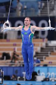 Caio disputou a final do salto, mas sofreu uma queda no segundo voo e acabou ficando no oitavo lugar, com média de 13.683 pontos, enquanto zanetti recebeu a nota 14.133 nas argolas, após tentar arriscar uma saída mais difícil para buscar um lugar ao pódio, que acabou. Time Brasil On Twitter 4 Finais Na Ginastica Masculina Arthur Zanetti Argolas Caio Souza Salto Caio Souza Individual Geral Diogo Soares Individual Geral Sempre