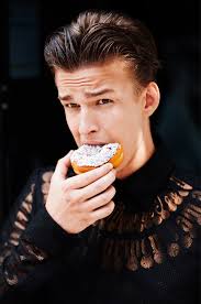 Outfit Lisa Mann Bachelor The Decorated Shed Udk Berlin Foto Jonas Hegi Model Zino Mega Model Agency Haare Make Up Jana Manfroid Udk Berlin