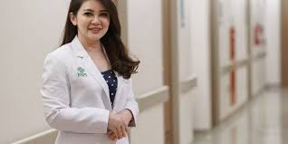 Selama hamil, rambut wanita akan lebih jarang rontok karena hormon estrogen dalam tubuh melonjak dan berdampak pada pemanjangan fase hidup rambut. Halo Prof Rambut Rontok Setiap Hari Apakah Normal Halaman All Kompas Com