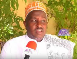 Abwaanka waxaa laga yaaba in qey kali ah ka yaqaano suugaanta, ama aqoon aad u dheer u leeyahay. Xil Axmed Sangub Oo Ka Hadlay Mashaariicda Horumarineed Ee Ay Ka Fuliyeen Gobolka Gebilay