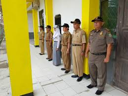 Kepala sekolah sebagai pengendali dalam penyelenggaraan pendidikan, baik yang berkaitan dengan pengelolaan maupun dengan pembelajaran di sekolah. Camat Cibarusah Mengikuti Kegiatan Apel Pagi Dan Upacara Bendera Di Sman 1 Cibarusah Jurnal Indonesia Baru