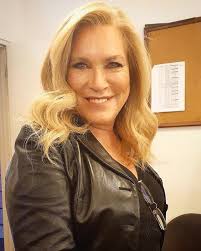 Teresa's birth flower is rose and birthstone is pearl, moonstone and alexandrite. Afinal Teresa Guilherme Vai Estar No Bb 2020 E Ate Ja Visitou A Casa