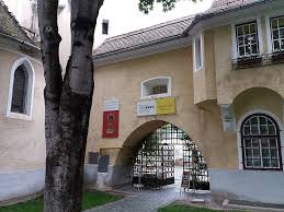 Er ist weithin, aus jeder anfahrtsrichtung auf die stadt sichtbar. Evangelische Kirche A B In Rumanien Hilft Mit Bestatigungen Fur Kinder Von Russlanddeportierten Siebenbuerger De