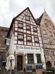 Der gelernte goldschmied wurde in nürnberg geboren und gehört zu den herausragenden künstlern der renaissance nördlich der alpen. Zum Albrecht Duerer Haus Bild Von Zum Albrecht Durer Haus Nurnberg Tripadvisor