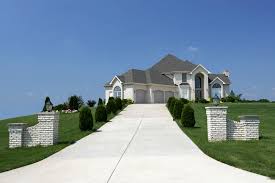 Advertisement step 1 sweep your driveway thoroughly with a bristle broom. 60 Houses With A Concrete Driveway Photo Examples Home Stratosphere