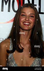 Natalie Ron's Instagram, Twitter & Facebook