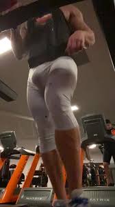 ALL MEN 039: insanely big bulge jumping in gym - ThisVid.com