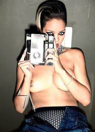 HAS RIHANNA DONE HER BOOBS? - Alrincon.com