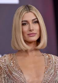 Le Carre Court Lisse D Hailey Baldwin Carre Court Lisse Coiffure Carre Court Carre Court Blond