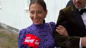 Rune larsen og anne veddeng kommer til utsikten på devoldfabrikken. Rune Larsen Fridde Til Sin 24 Ar Yngre Kjaereste